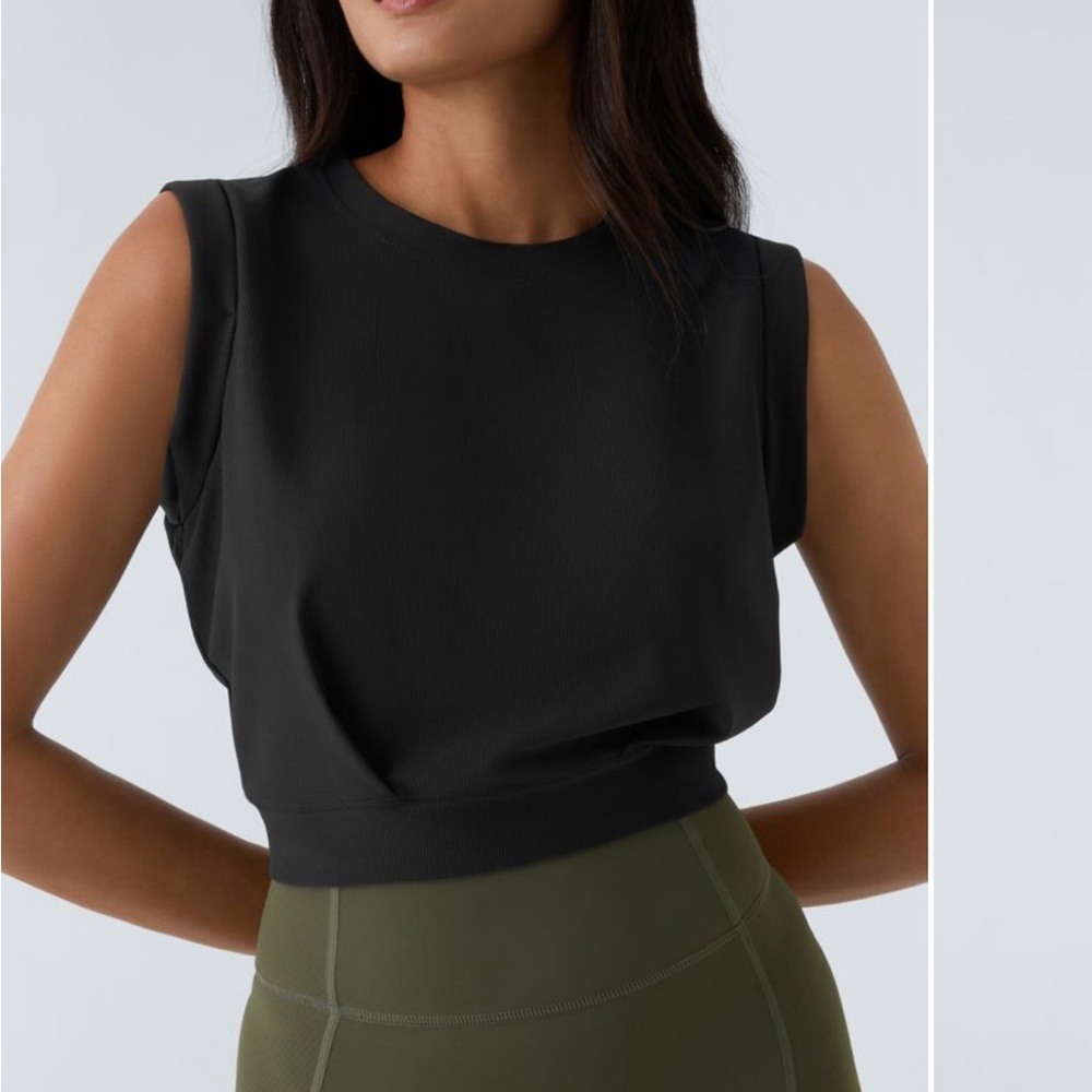 NWT Halara Flow pet hair resistant Crew Neck Sleeveless Cropped Yoga Tank Top Lg